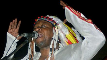 Der bekannte Sänger Papa Wemba brach bei einem Musikfestival in der Elfenbeinküste auf der Bühne zusammen.
