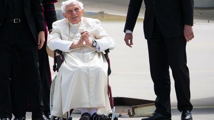 Der emeritierte Papst Benedikt XVI. bei seinem Besuch in Regensburg im Juni.