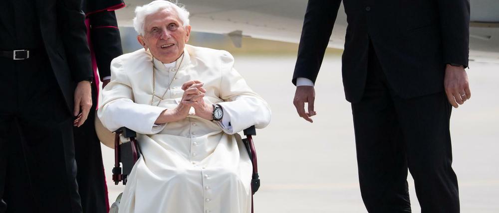 Der emeritierte Papst Benedikt XVI. bei seinem Besuch in Regensburg im Juni.