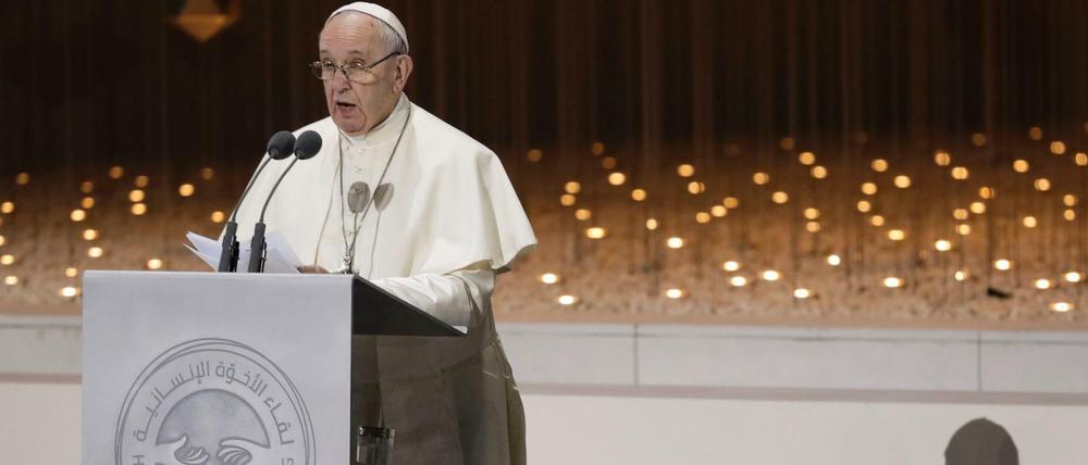 Papst Franzsikus, hier bei einer Rede während seines Besuchs in Abu Dhabi, hat Missbrauch von Nonnen durch katholische Kleriker zugegeben.