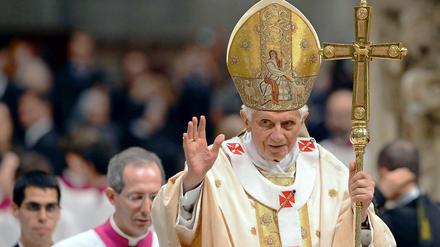 Papst Benedikt bei der Ostermesse im Petersdom.
