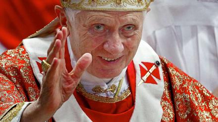 Über ihn sollte man sich nicht öffentlich lustig machen - jedenfalls nicht, wenn man für die katholische Kirche arbeitet: Papst Benedikt XVI.