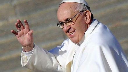 „Wer nicht aus sich herausgeht, wird, statt Mittler zu sein, allmählich ein Zwischenhändler, ein Verwalter“, wiederholte Papst Franziskus den Aufruf an Kirche und Priester, sich zu öffnen
