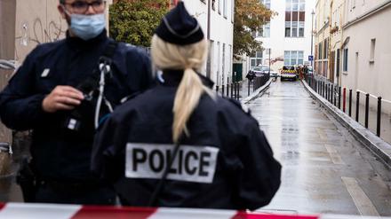 Messerattacke in Paris. Ein Verdächtiger ist wieder frei, weitere Personen hat die Polizei festgenommen.