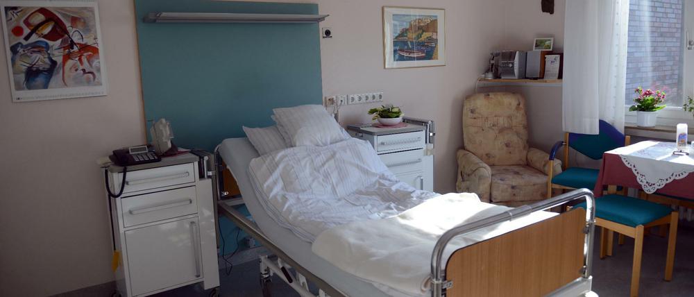 Ein Krankenhausbett (Symbolbild). 