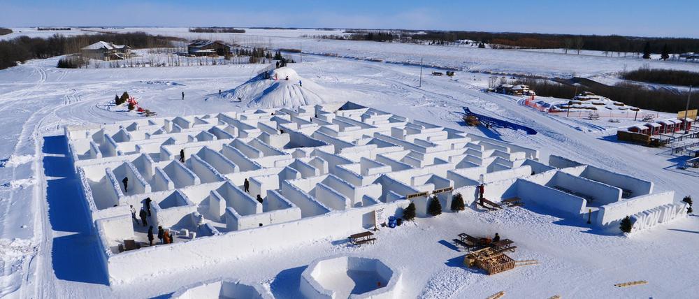 Das Schneelabyrinth hat den Weltrekord gebrochen und ist ganze 2.789,11 Quadratmeter groß.