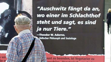 Mit solchen Schock-Plakaten warb PETA auch in Deutschland für den Tierschutz. Nun wurde ein Verbot bestätigt.