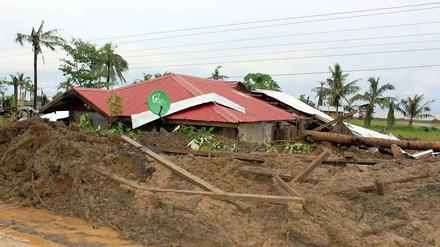 Schlamm und Verwüstung in der philippinischen Provinz Samar nach dem Tropensturm "Jangmi"