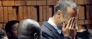 Vor dem Haftrichter bricht Oscar Pistorius am Freitag in Tränen aus.