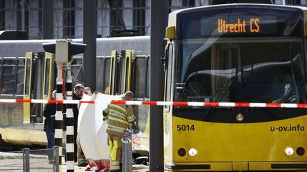 Schüsse in Straßenbahn in Utrecht: Ermittler am Tatort 