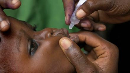 Die nigerianische Regierung will nun rasch eine Million Kinder impfen lassen.
