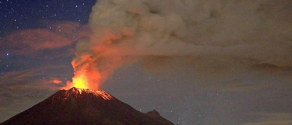 Der Popocatépetl in Mexiko spuckt Asche und Gestein: Als Naturschauspiel ist es wunderschön anzusehen. Doch für die Mega-Metropole Mexiko-Stadt bedeutet der Vulkanausbruch nichts Gutes.