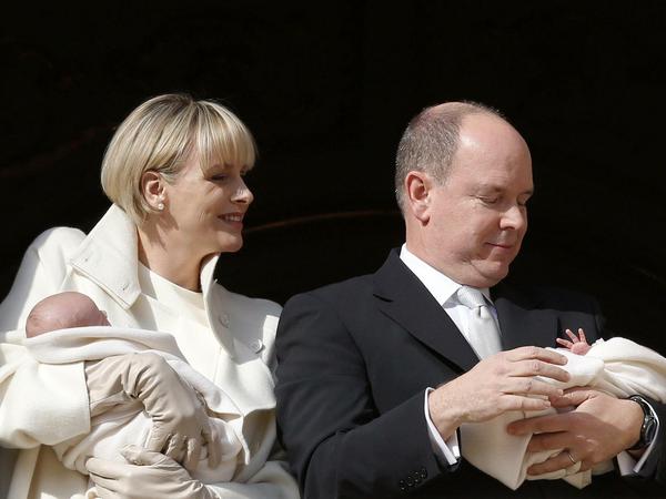 Fürst Albert II. und seine Frau Charlene präsentieren am 7. Januar 2015 das erste Mal ihre Zwillinge der Öffentlichkeit. 