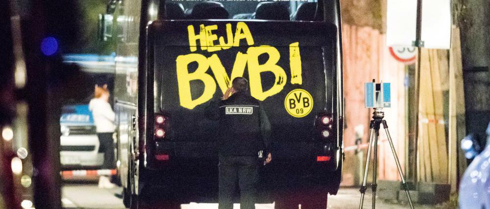 Der Mannschaftsbus von Borussia Dortmund in der Nacht des Anschlags. 