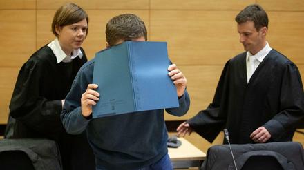 Der Angeklagte während des Prozesses in Bielefeld