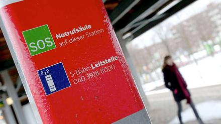 Auf dem Hamburger S-Bahnhof Veddel wurde ein Mann krankenhausreif geschlagen.