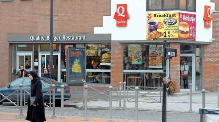Quick-Restaurants in Frankreich hatten Burger für Muslime erst getestet - und weiten das Angebot nun auf mehr Filialen aus.