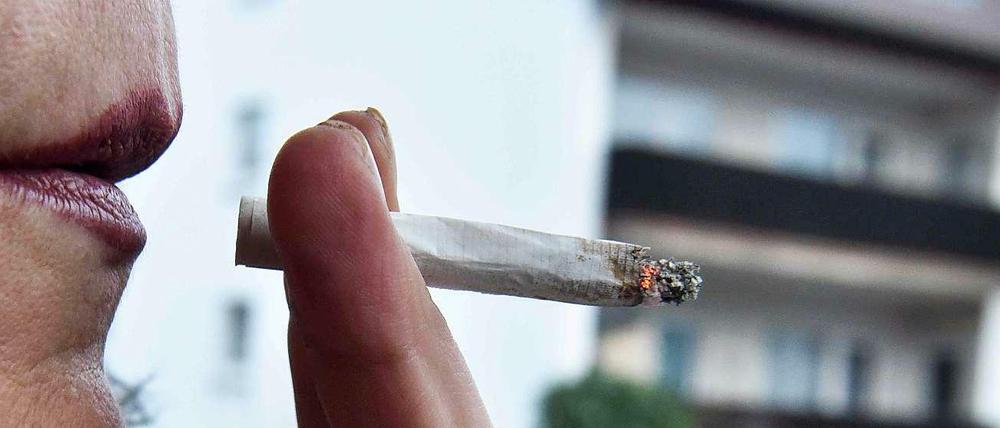 Bei Jugendlichen ist das Rauchen out. Nur noch 9,7 Prozent greifen zur Zugarette. 