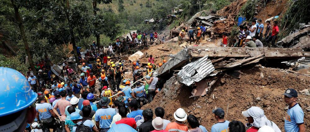 Eine Schlammlawine, verursacht durch den Taifun "Mangkhut", hat eine Unterkunft von Bergbauarbeitern begraben.