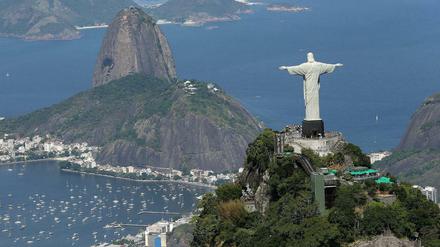 Blick auf den Zuckerhut und die Christus-Statue, die Wahrzeichen von Rio de Janeiro
