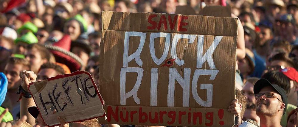 Fans des "Rock am Ring" plädierten immer wieder dafür, das Rockfestival auf dem Nürburgring zu halten. 