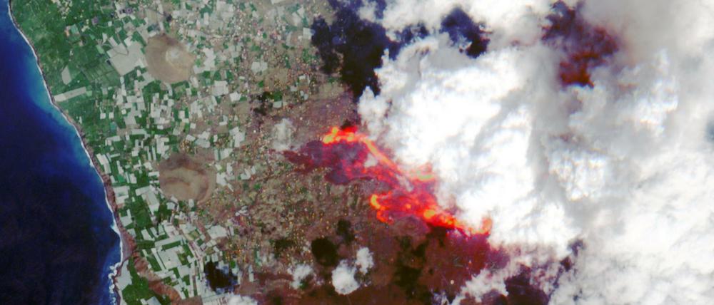 Diese Satellitenaufnahme zeigt die Aktivität des Vulkans am Samstag.