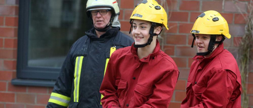 Früh übt sich: Auch viele junge Menschen reizt der Beruf des Feuerwehrmanns.