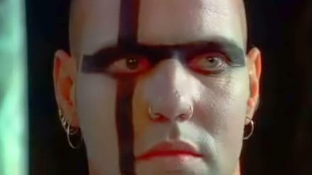 Ein Ausschnitt aus dem Video zu dem Lied "Schrei nach Liebe" von der Band "Die Ärzte". Der Song von 1993 richtet sich gegen Fremdenfeindlichkeit. Eine Aktion will ihn nun zurück in die Charts bringen. 