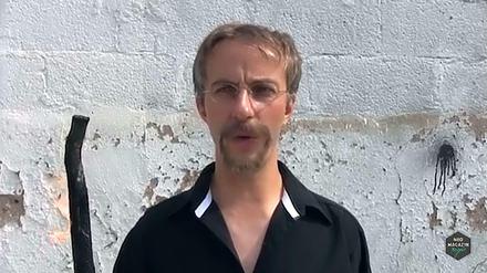 Jan Böhmermann in seinem neuen Video. 