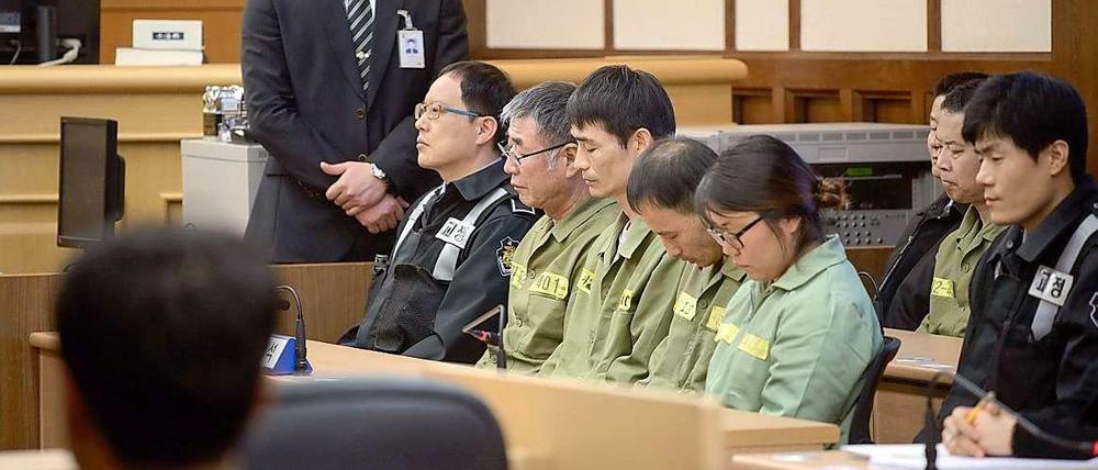 Kapitän Lee Jun-Seok (3. v. links) ist verurteilt. 