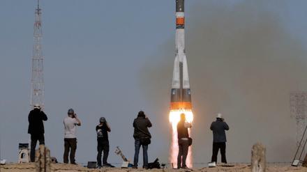Start der Raumkapsel Sojus MS-10 auf dem Weltraumbahnhof Baikonur