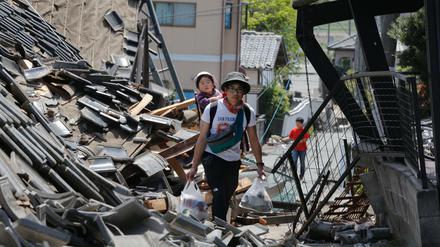 Ein starkes Erdbeben hat den Südwesten Japans erschüttert.