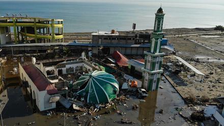 Der Tsunami ließ auch eine Moschee in Palu zusammenbrechen. 