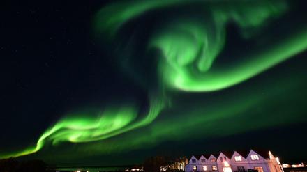 Ein tanzendes Nordlicht über Island. 