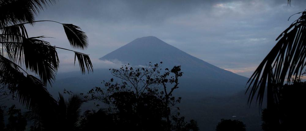 In der Nähe des Vulkans leben insgesamt etwa 80.000 Menschen.