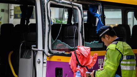 Anfang Dezember war in Hongkong bereits ein leerer Schulbus verunglückt. Nun gab es einen erneuten Vorfall mit einer Busentführung und mehreren Toten
