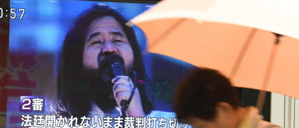 Bericht über die Hinrichtung von Sektenführer Asahara im japanischen Fernsehen 