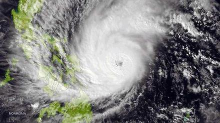 Taifun "Hagupit" hat die Philippinen erreicht.