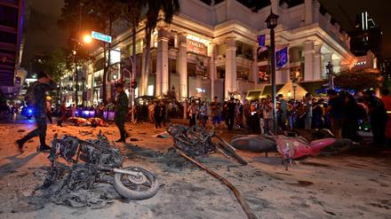 Bombenanschlag mit vielen Toten in Thailand. Die Explosion fand in der Nähe eines religiösen Schreins und eines Einkaufszentrums statt. 