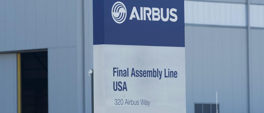 Die Fluggesellschaft American Airlines muss eine Verwechselung erklären: Sie schickten den falschen Airbus auf eine Langstrecke nach Hawaii. 