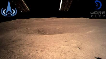 Eines der ersten Fotos von der Rückseite des Mondes, die Chang'e 4 übermittelt hat. 