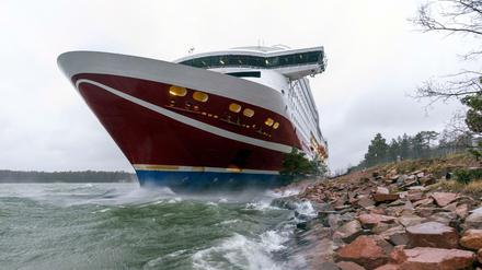 Die Ostsee-Fähre „Viking Grace“ strandete am Samstag vor Finnland.