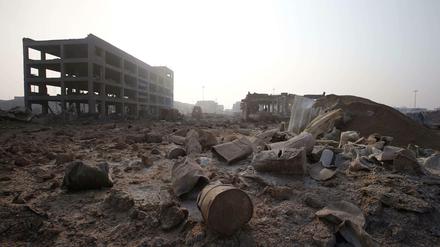 Im völlig zerstörten Hafen der nordchinesischen Metropole Tianjin hat es am Samstag neue Explosionen und Brände gegeben.