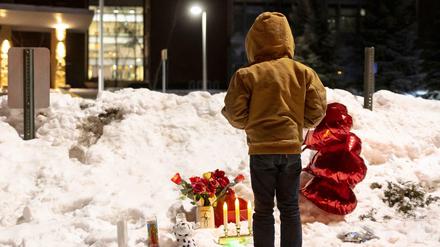 Kerzenmahnwache für die Opfer einer Schießerei an der Schule in Richfield, Minnesota.