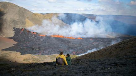 Blick auf den Vulkanausbruch nahe Reykjavik
