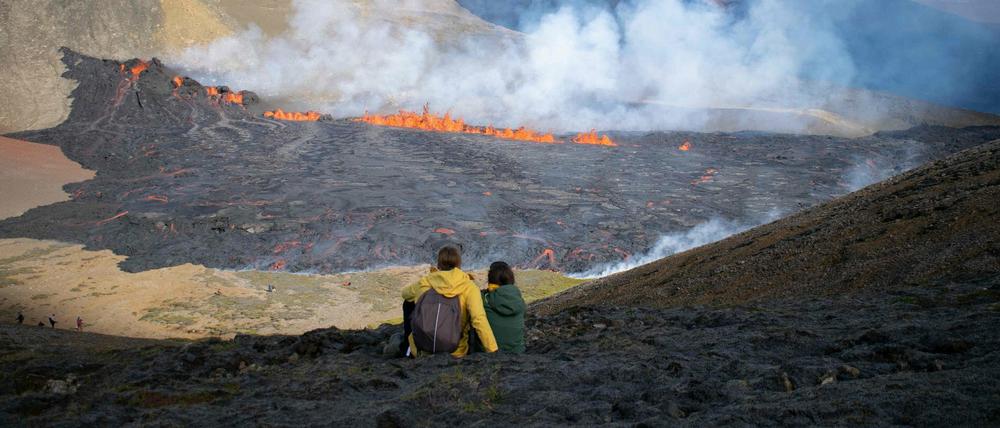 Blick auf den Vulkanausbruch nahe Reykjavik