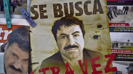 Der mexikanische Drogenbaron Joaquín "El Chapo" Guzmán - hier auf dem Titelbild einer Zeitung - ist weiter auf der Flucht.