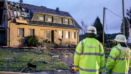 Ein Tornado hat in der Eifelgemeinde Roetgen Dächer abgedeckt, Häuser beschädigt und die Bewohner erschreckt.
