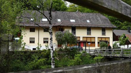 Der Fund von drei Leichen in einer Pension in Passau beschäftigt die Ermittler. 