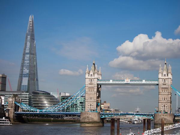 Die "Scherbe" (links) in London, von Renzo Piano entworfen, ist mit 310 Metern Europas zweithöchstes Gebäude.